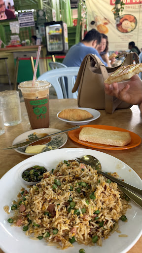 Fried rice, iced Hainan coffee and snacks at Choon Guan Pandamaran